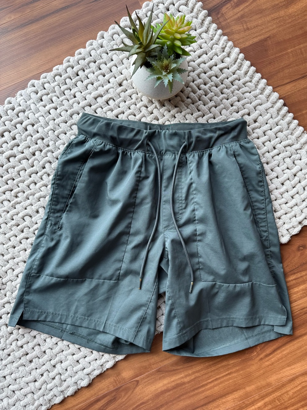 Apana | Women’s Square Pocket Active Shorts | Olive Green | Small